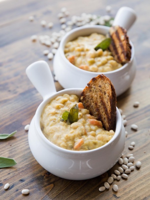 20191108_5dc530d1f29e3 Creamy Roasted Garlic White Bean Soup