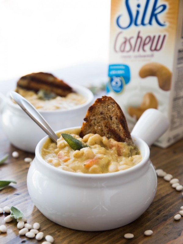 20191108_5dc530d2d88f7 Creamy Roasted Garlic White Bean Soup