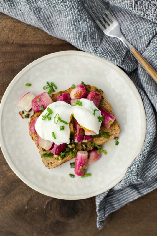 20191111_5dc8f67523173 Buttered Radishes with Poached Eggs