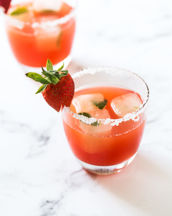 20191111_5dc8fa8f50da7 Strawberry Rhubarb Margaritas with Mint Lime Ice