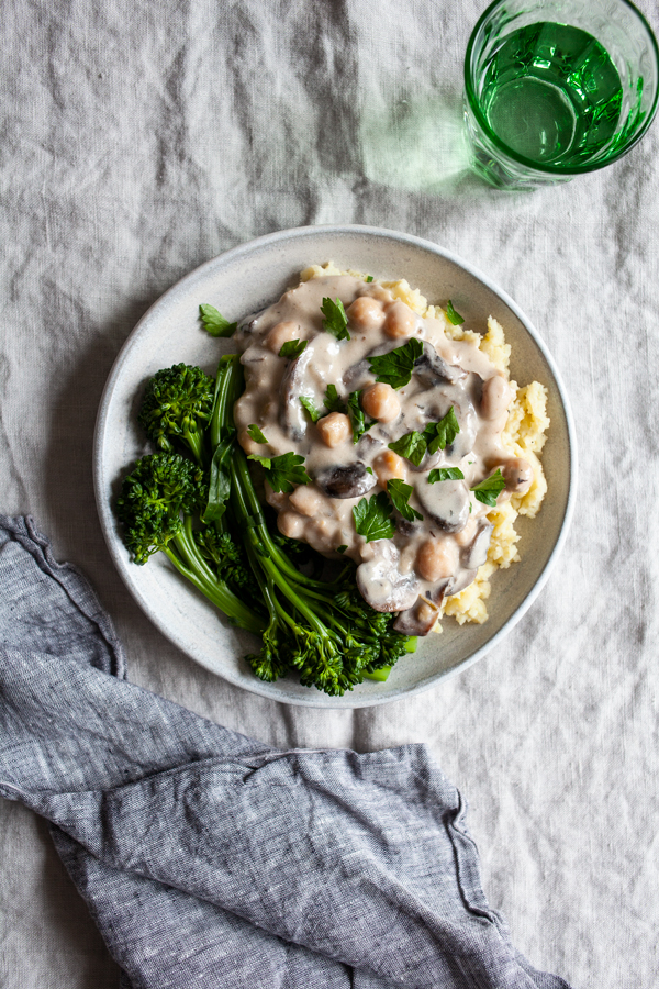 Creamy-vegan-chickpeas-mushrooms-4 Creamy Chickpeas & Mushrooms Over Mashed Potatoes