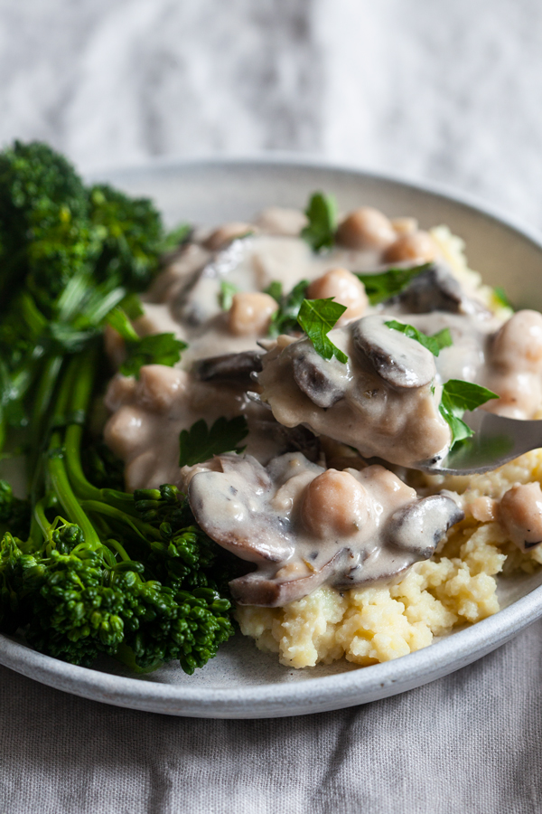 Creamy-vegan-chickpeas-mushrooms-2 Creamy Chickpeas & Mushrooms Over Mashed Potatoes