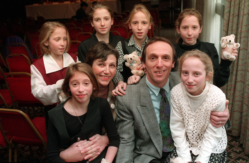 20240422_66261389e26cc The Remarkable Story of the Very First All-Girl Sextuplets