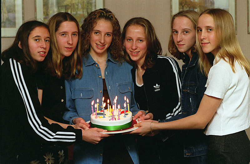 20240422_6626138a58f2e The Remarkable Story of the Very First All-Girl Sextuplets