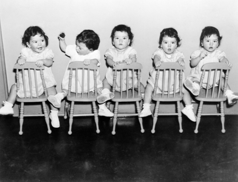 20240422_662613951d187 The Remarkable Story of the Very First All-Girl Sextuplets