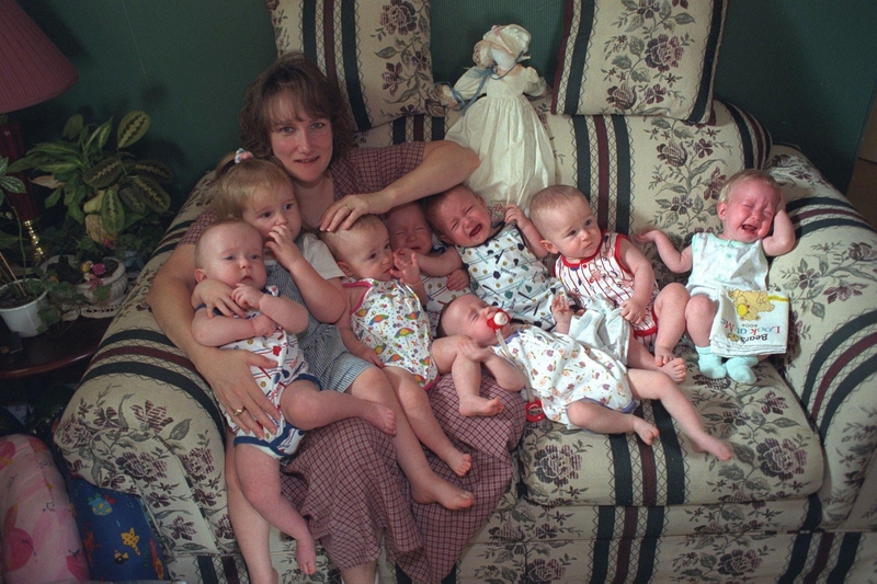 20240422_662613a91b6c9 The Remarkable Story of the Very First All-Girl Sextuplets