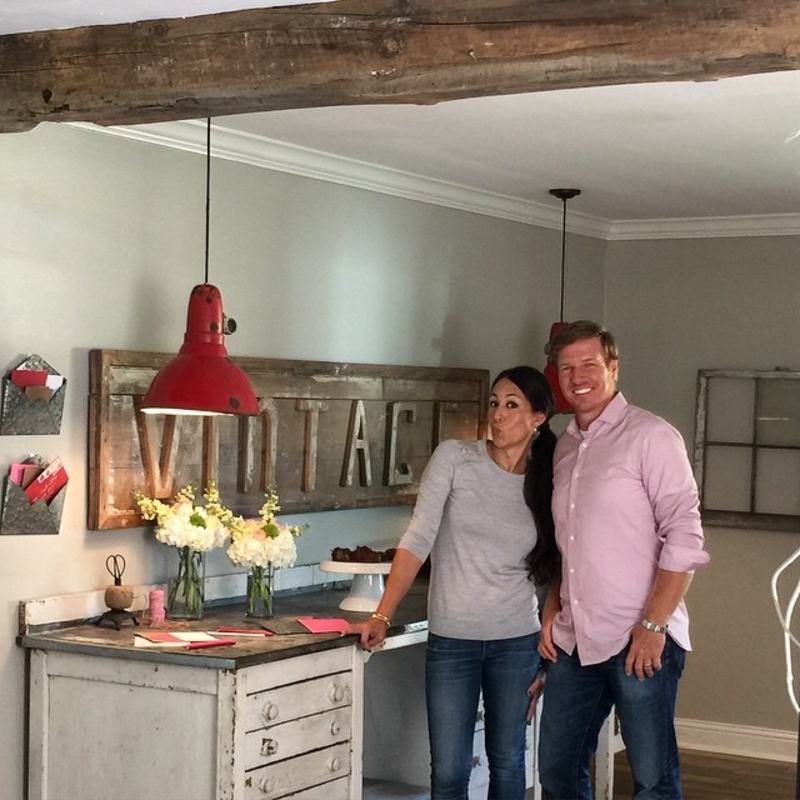 20240422_662613bac6f41 Fixer Uppers: Chip and Joanna Gaines’ Extraordinary Life Story